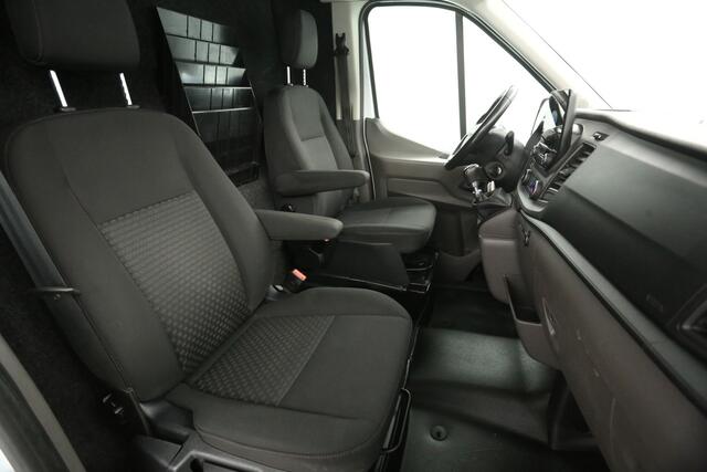 Ford TRANSIT 2.0 TDCI 170PK L2H2 | 2800kg Trekgew. | Traanplaat | Trekhaak | Airco | Camera | Cruise | Carplay | Parkeersens.