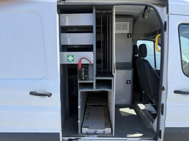 Ford TRANSIT 2.0 TDCI 130PK L2H2 Airco Cruise Control Parkeersensoren Stoelverwarming Zwaailampen Kastwand Inbouw