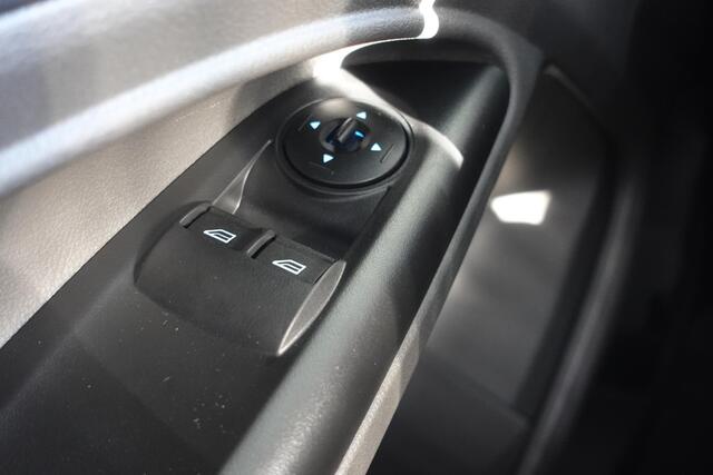 Ford TRANSIT CONNECT 100pk L2 Trend Automaat Trekhaak Airco Navi Cruise