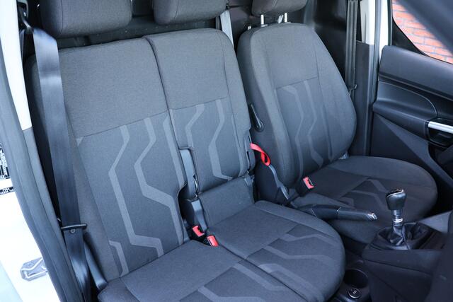 Ford TRANSIT CONNECT 1.0 Ecoboost 100 PK | BTW / BPM Vrij | Marge | 3-Zitter | Airco | PDC | Bluetooth | Trekhaak | Schuifdeur | Inrichting | 6 Versnellingen | Nieuwe APK | Onderhoudsbeurt