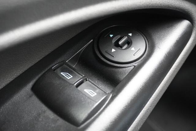 Ford TRANSIT CONNECT 1.5 EcoBlue 100PK L2 EURO 6 - Airco - Cruise - Trekhaak - ¤ 11.950,- Excl.