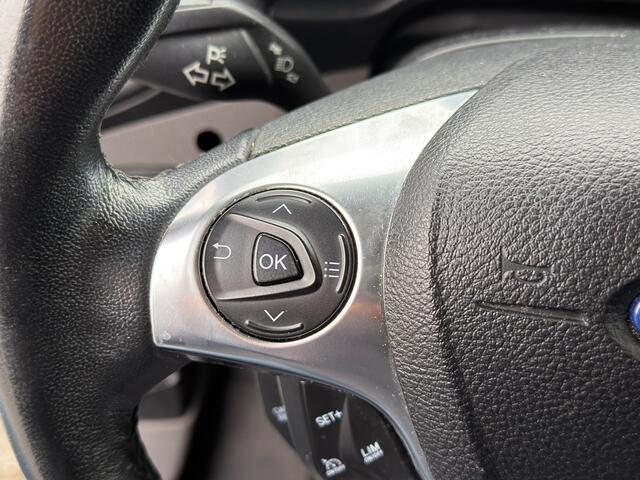 Ford TRANSIT CONNECT 1.5 EcoBlue | 3-Zitter | Airco | Camera | Trekhaak | Cruise control | NAP Logisch | Nieuwe APK | Dealer onderhouden | Euro 6