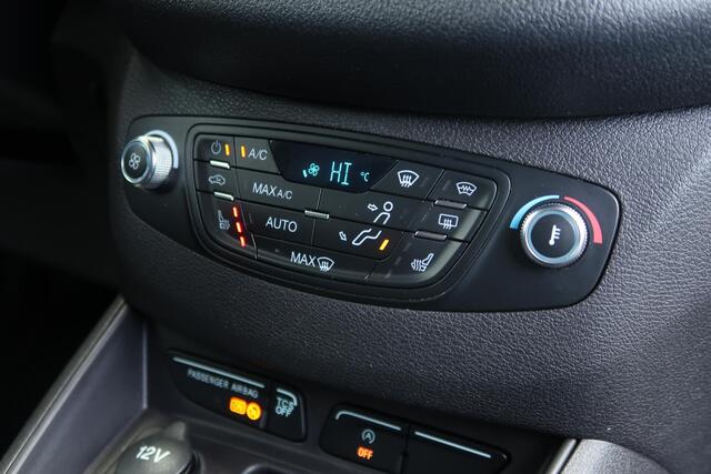 Ford TRANSIT COURIER 1.0 Limited EcoBoost S&S CAMERA/ NAVI/ CRUISE/ CLIMA/ TREKHAAK