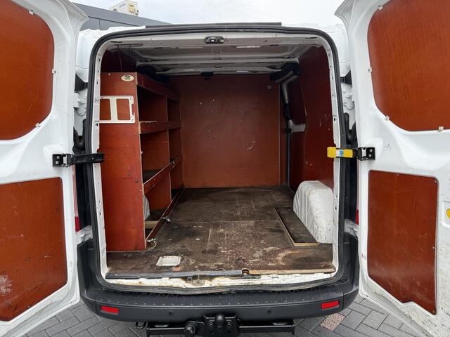 Ford TRANSIT CUSTOM 2.0 TDCI 130 PK / L1H1 / TREND / 2.5 TONS TREKHAAK / AIRCO / CRUISE / NAVI / INRICHTING / 3-ZITS