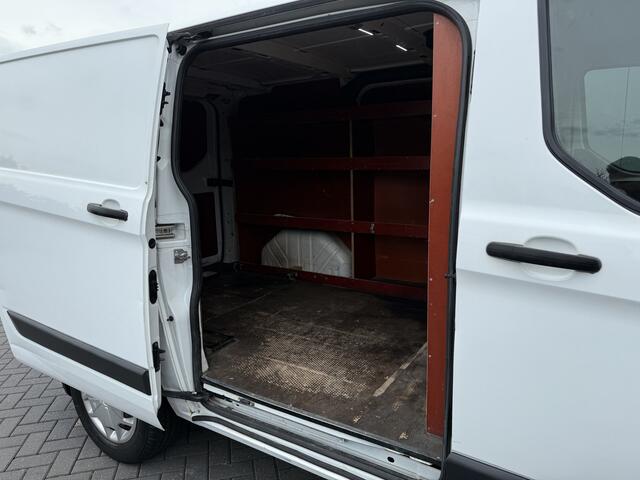 Ford TRANSIT CUSTOM 2.0 TDCI 130 PK / L1H1 / TREND / 2.5 TONS TREKHAAK / AIRCO / CRUISE / NAVI / INRICHTING / 3-ZITS