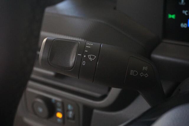 Ford TRANSIT CUSTOM 300 2.0 TDCI L2H1 Trend Nieuw Model Automaat Airco Navigatie PDC V&A Camera Trekhaak