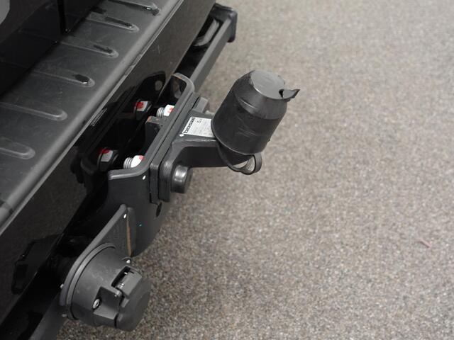 Ford TRANSIT CUSTOM 300 2.0 TDCI L2H1 Limited Automaat Dubbele Cabine Airco 2x Schuifdeur Trekhaak Navi Parkeersensoren