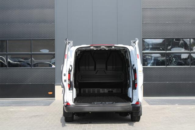 Ford TRANSIT CUSTOM 320 2.5 PHEV L2H1 Trend 232pk - 2x Schuifdeur - Adaptive Cruise - Blind Spot - Navigatie - Camera - Verwarmd Stuur - Rijklaar