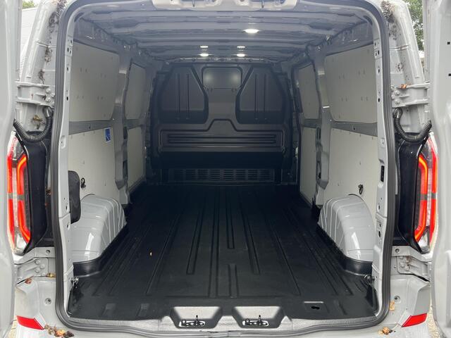 Ford TRANSIT CUSTOM E-Custom 340 L2H1 Limited 65 kWh | SCI | Ford Voorraad | Trekhaak | Drive Assistance Pack | Stoelverwarming | 17 Inch | Passagiersstoel | Rijklaarprijs |