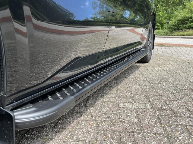 Ford TRANSIT CUSTOM 320 2.5 PHEV L2H1 Black Platinum DC | SCI | 233pk | Netto bijtelling 2025 vanaf 461,- per maand! | Driver Assistance Pack Ultimate | Dubbele Zijschuifdeuren | Ford Voorraad