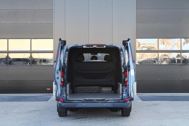 Ford TRANSIT CUSTOM 320 2.0 TDCI L2H1 Limited DC 136pk - 5 Zits - 360 Camera - Blind Spot - Stoelverwarming - Navi - ACC - Rijklaar