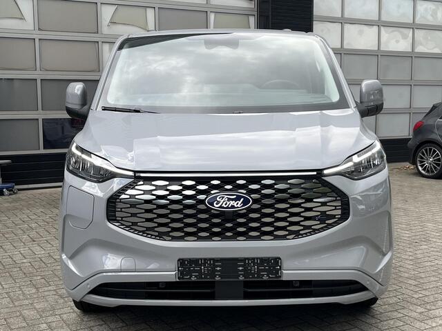 Ford TRANSIT CUSTOM E-Transit 340 L2H1 Limited 65 kWh 218pk! Inklapbare Trekhaak + 2300kg Trekgewicht, 329KM WLTP, 17'' LM, Achteruitrijcamera, Apple Carplay, Stoel+Voorruitverwarming! 0,99% FIN LEASE!