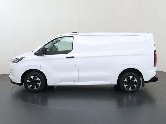 Ford TRANSIT CUSTOM E-Transit 320 | L1 H1 | Trend | 65 kWh | 2300 KG. AHW | Climate Control | Apple Carplay / Android Auto | 328 KM Range | Voorruitverwarming | Stoelverwarming | LED Koplampen | Achterdeuren |