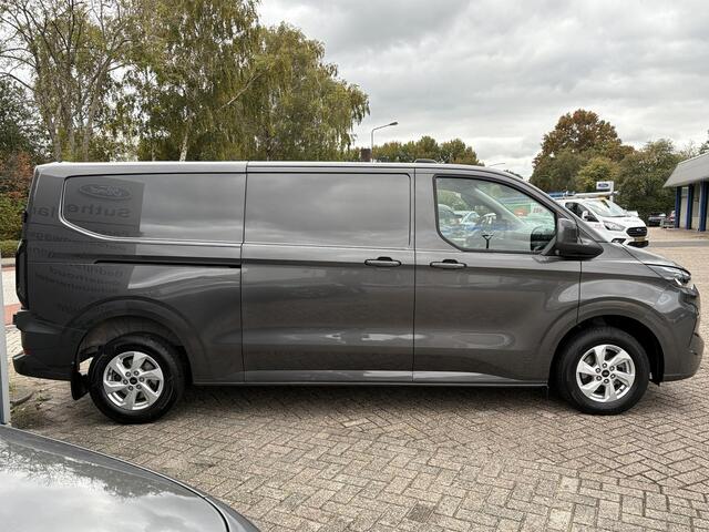 Ford TRANSIT CUSTOM 320 2.0 TDCI L2H1 Limited | SCI |136pk | Trekhaak | Stoel- & Stuurwielverwarming | Navigatie | LM Velgen | Doorschuifluik | Passagiersbank |