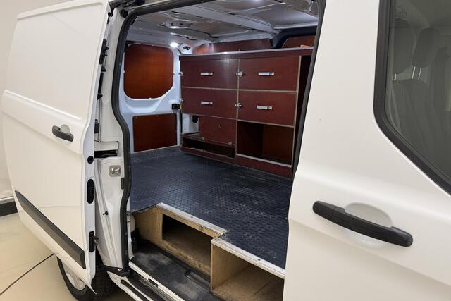 Ford TRANSIT CUSTOM 280 2.0 TDCI L1H1 Trend | Achteruitrijcamera | Navigatie | Trekhaak | Laadruimte afwerking | 3 zitplaatsen | Airco | Dodehoek detectie | Parkpilot
