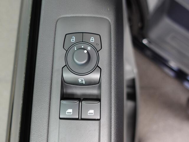 Ford TRANSIT CUSTOM 300 2.0 TDCI L2H1 Trend Nieuw Model Automaat Airco Navi Cruise PDC Camera Trekhaak