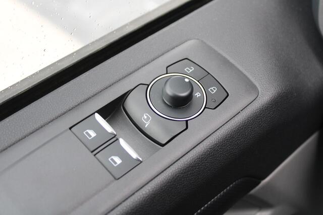 Ford TRANSIT CUSTOM 320 2.0 TDCI L2H1 Limited DC 170pk - Adaptive Cruise - Blind Spot - Navigatie - LED - Stoelverwarming - Rijklaar