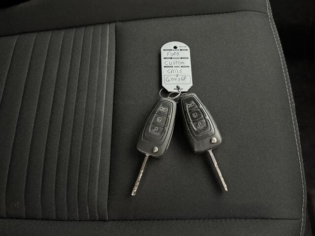 Ford TRANSIT CUSTOM 2.0TDCi 130PK Limited Dubbele Cabine | 2xSchuifdeur | Navigatie | Camera | Airco | Privacyglass | Trekhaak