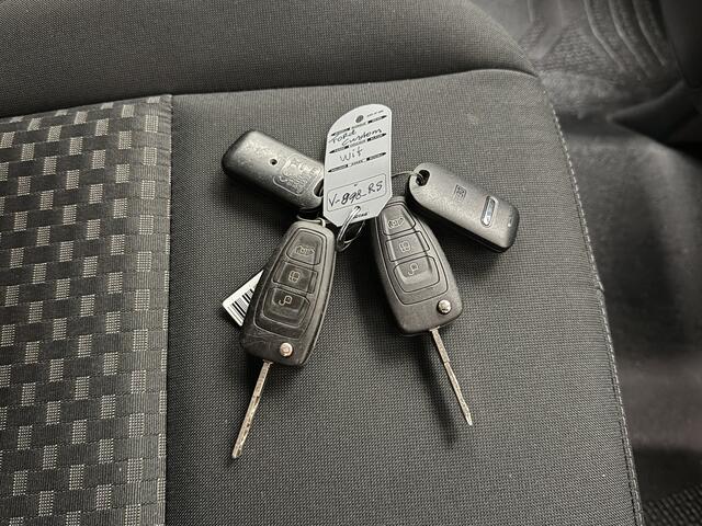 Ford TRANSIT CUSTOM 2.0TDCI Business | Achterdeuren | Trekhaak | Navigatie | Camera | 3-Persoons