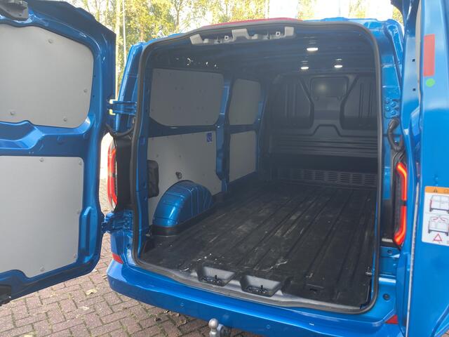 Ford TRANSIT CUSTOM E-Transit 340 L2H1 Limited 65 kWh