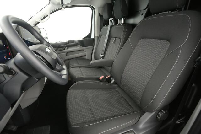 Ford TRANSIT CUSTOM E-Transit 320 L1H1 65 kWh | Nieuw | Elektrisch | Snelladen | Virtual Cockpit | Clima | Camera | 3-Zits | Cruise | Carplay | Stoelverw.
