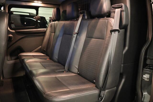 Ford TRANSIT CUSTOM 310 2.0 TDCI Sport DC 170 PK | Navigatie | Camera | CarPlay | Blind Spot | Alarm Klasse 3 | Rijstrooksensor | Trekhaak | L+R Schuifdeur | Maxton spoilerkit | Dubbel cabine | NAP Logisch | NL Auto | Nieuwe APK