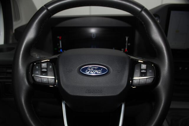 Ford TRANSIT CUSTOM 320 2.0-136 pk TDCI L1H1 Trend. Fabrieksgarantie tot 10-2028 ! Volledige fotoreportage volgt z.s.m. Adapt. Cruise Cntrl, Navigatie, Camera, PDC V+A, Apple Carplay/Android auto, LED verl., Laadruimte bekleed, Bijrijdersbank, Spiegel-, stoel en voorraamverw