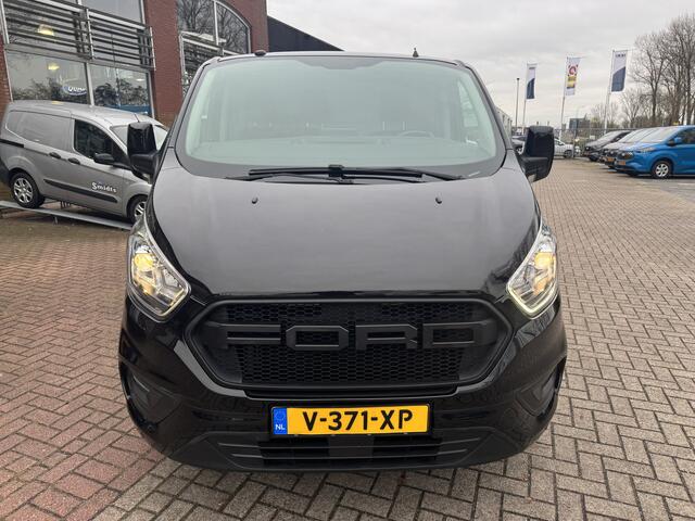 Ford TRANSIT CUSTOM 320 2.0 TDCI L2H1 Limited | Parkeersensoren V + A | Inrichting laadruimte | Trekhaak |