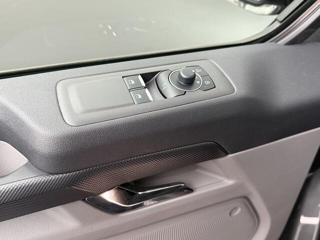 Ford TRANSIT CUSTOM 2.5 PHEV Automaat Lang Limited Kombi | 9-Persoons | 2xSchuifdeur | ¤ 49.750,-- incl BPM en excl BTW | Navigatie | Camera | Airco | Privacy Glass | Trekhaak