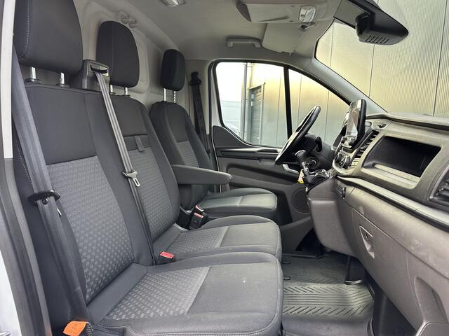 Ford TRANSIT CUSTOM 2.0 TDCI LIMITED / L2H1 / 2.800 KG AHG / INRICHTING / TREKHAAK / BLIND SPOT / CRUISE / AIRCO / LED