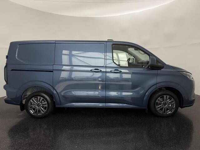 Ford TRANSIT CUSTOM 320 2.5 PHEV L1H1 Limited met o.a. B&O audio, 17 inch lichtmetalen velgen, Een achteruitrijcamera, Dode hoek herkenning, Adaptieve cruise control en een Navigatiesysteem