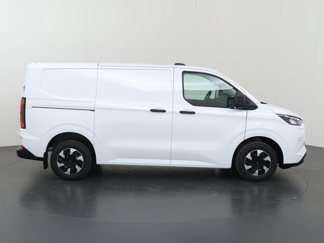 Ford TRANSIT CUSTOM E-Transit 320 | L1 H1 | TREND | 65 kWh | 328 KM RANGE | CLIMATE CONTROL | CARPLAY / ANDROID AUTO | STOELVERWARMING | SPIEGEL VERWARMING | ACHTERUITRIJCAMERA | VOORRUITVERWARMING | LAADRUIMTE PAKKET | VOORBEREIDING 2300 KG TREKHAAK
