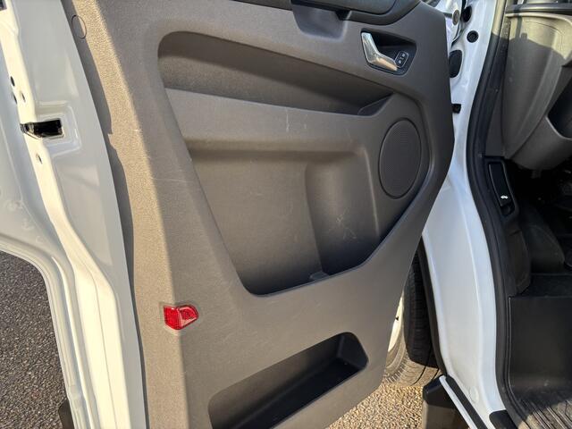 Ford TRANSIT CUSTOM 300 2.0 TDCI Lengte 2 Trend Cuise Control Achteruitrijcamera Airco Euro 6