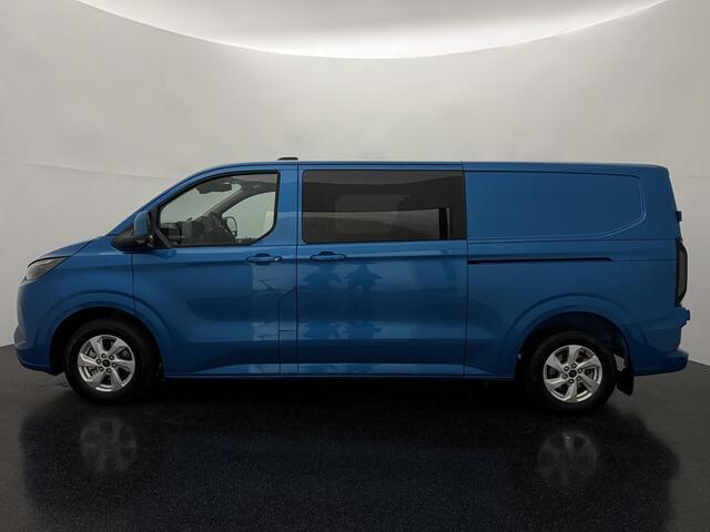 Ford TRANSIT CUSTOM 320 2.5 PHEV L2H1 Limited DC met o.a. een 360 graden camera, Parkeersensoren voor en achter, Dodehoekdetectie, Navigatiesysteem en een Trekhaak