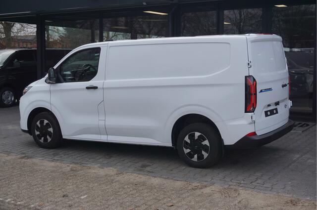 Ford TRANSIT CUSTOM Trend Elek. 64KWH 218PK Trend AUT BPM VRIJ!! Apple CP / Android A, LED, 2300KG Trekgewicht NR. EC04