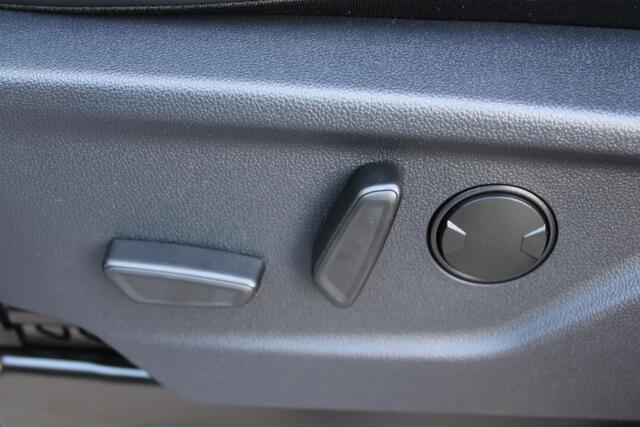 Ford TRANSIT CUSTOM 320 2.5 PHEV L2H1 Sport 233pk | Inklapbare trekhaak | 19 inch lichtmetalen Sport velgen (mat zwart) | Verwarmbaar stuurwiel | Navigatie systeem | B&O speakers