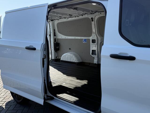 Ford TRANSIT CUSTOM 2.0 TDCI 136 PK TREND / L2H1 / 19" LMV / LED / 43.940 KM !! / 2.740 KG AHG / CAMERA / CRUISE / 3 ZITS / AIRCO / CARPLAY