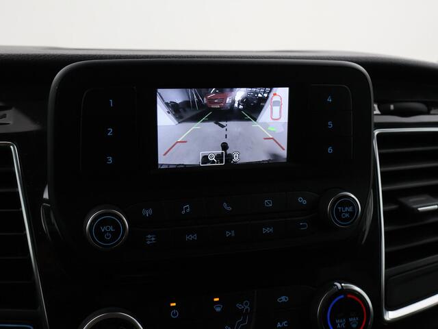 Ford TRANSIT CUSTOM 2.0 TDCI 130 PK AUT. L2H1 DUBBEL CABINE LIMITED | 2 SCHUIFDEUREN | TREKHAAK | CAMERA | STOELVERW. |