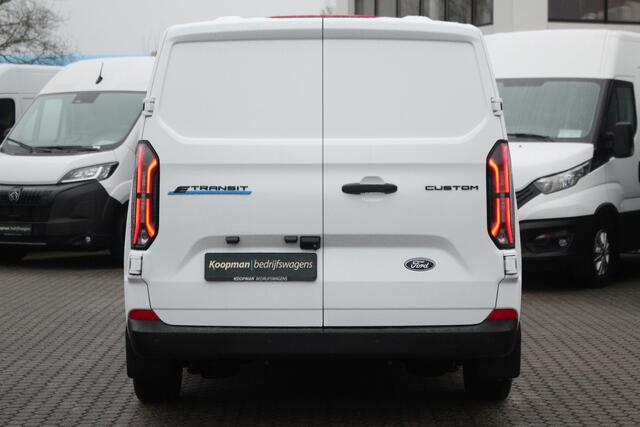Ford TRANSIT CUSTOM E-Transit 320 L2H1 Trend 71kWh 218pk DC Automaat | Trekgewicht 2300kg | L+R Zijdeur | Keyless | Carplay/Android | Stoel+Stuurvwer. | Lease 771,- p/m