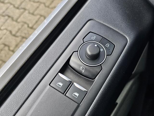 Ford TRANSIT CUSTOM 300 2.0 TDCI L2H1 Limited 170 PK Automaat | Dodehoekdetectie | Adaptive cruise control | Camera | LED | Virtual cockpit | Zéér complete auto