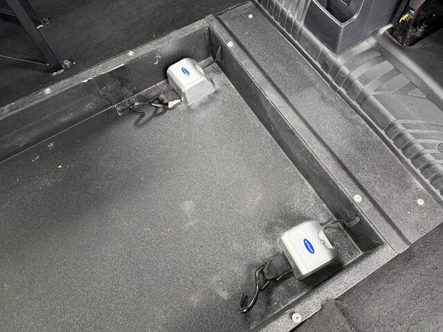 Ford TRANSIT CUSTOM 5+1 Rolstoelbus 320 2.0 TDCI L2H1 Trend (Mooie complete bus met bodemverlaging!)