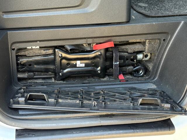 Ford TRANSIT CUSTOM 300 2.0 TDCi 130PK L2H1 Trend / Airco / Navigatie / Trekhaak 2700KG / Cruise