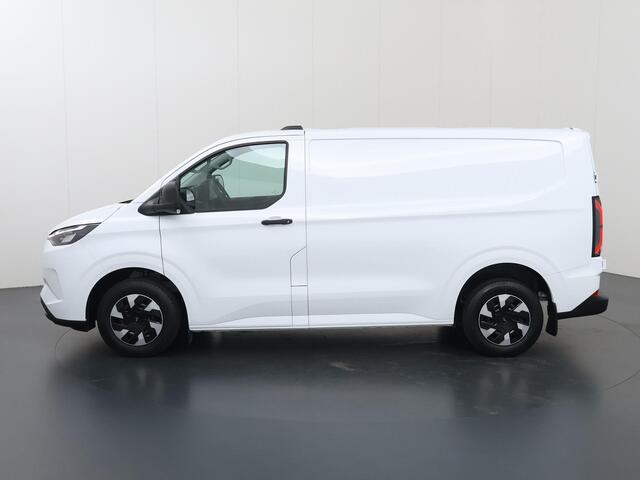 Ford TRANSIT CUSTOM E-Transit 320 | L1 H1 | TREND | 65 kWh | 328 KM RANGE | CLIMATE CONTROL | CARPLAY / ANDROID AUTO | STOELVERWARMING | SPIEGEL VERWARMING | ACHTERUITRIJCAMERA | VOORRUITVERWARMING | LAADRUIMTE PAKKET | VOORBEREIDING 2300 KG TREKHAAK