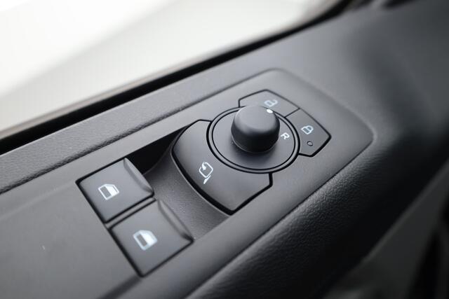 Ford TRANSIT CUSTOM 320 2.0 TDCI L2H1 BLACK EDITION | Automaat | Dubb.Cab. | Camera | 19" | Verlaagd | Lederen Bekleding