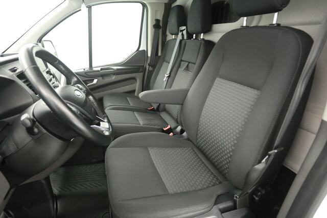 Ford TRANSIT CUSTOM 2.0 TDCI L2H1 170PK | Aut. | Airco | Cruise | Camera | 3 Zits | Trekhaak | Carplay | Navi | Parkeersens.