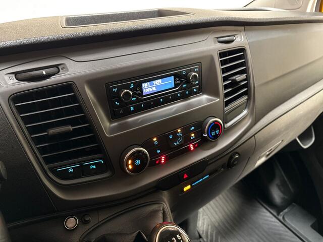 Ford TRANSIT CUSTOM 320 2.0 TDCI L2H1 Deluxe (STOELVERWARMING, BLUETOOTH, ELEK RAMEN, XENON, PARKEERSENSOREN, ARMSTEUN, TREKHAAK, CRUISE, NIEUWE APK, NIEUWSTAAT)