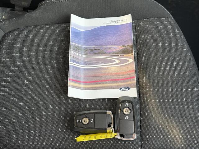Ford TRANSIT CUSTOM 300 2.0 TDCI L2H1 Trend / Trekhaak / Dubbele schuifdeur / 2740 Kg Trekgewicht / Navigatie via Apple Carplay & Android Auto / Stoel Verwarming / Camera / PDC / Rijstrooksensor met correctie /