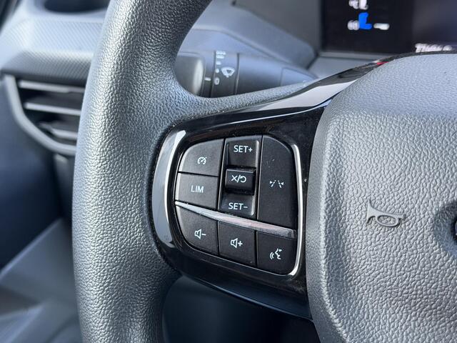 Ford TRANSIT CUSTOM 300 2.0 TDCI L2H1 Trend / Trekhaak / Dubbele schuifdeur / 2740 Kg Trekgewicht / Navigatie via Apple Carplay & Android Auto / Stoel Verwarming / Camera / PDC / Rijstrooksensor met correctie /