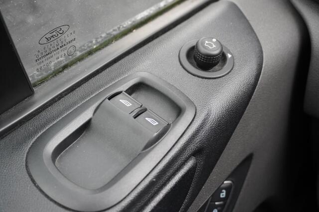 Ford TRANSIT CUSTOM 2.0 TDCI EURO 6 - Airco - Cruise - Trekhaak - ¤ 12.900,- Excl.