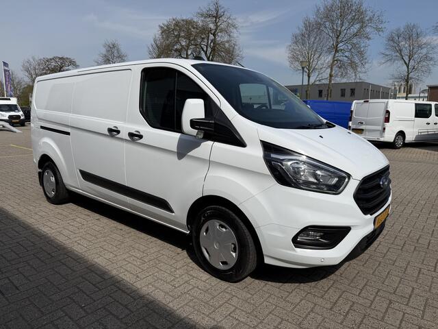 Ford TRANSIT CUSTOM 300 2.0 TDCI 130pk L2H1 Trend / vaste prijs rijklaar ¤ 17.950 ex btw / ingerichte laadruimte / euro 6 / bpm vrij / trekhaak 2800 kg / airco / cruise / navigatie / camera !